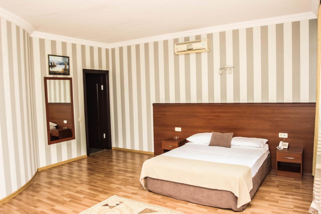 Hotel Istanbul Батуми Экстерьер фото