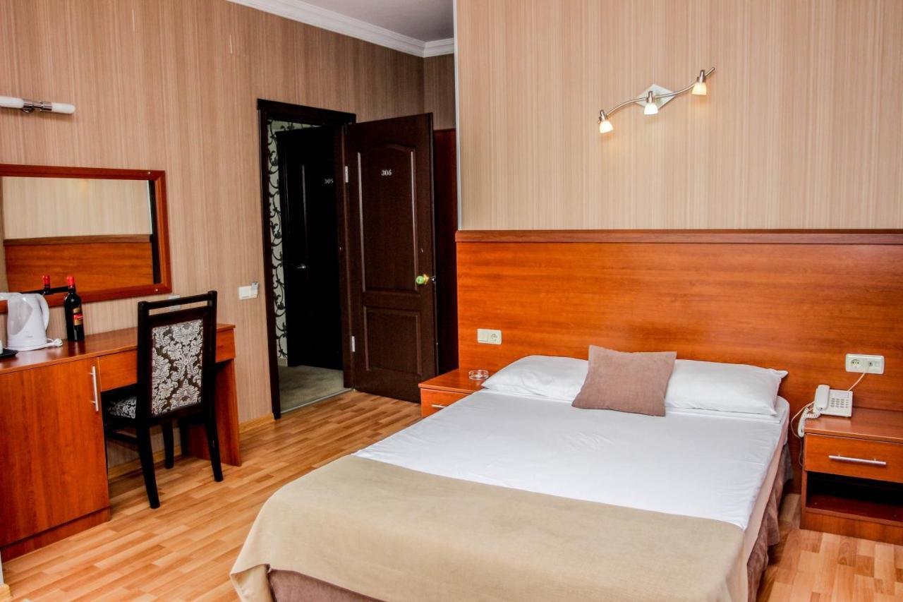 Hotel Istanbul Батуми Экстерьер фото