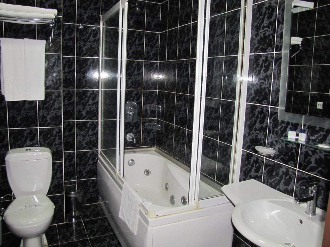 Hotel Istanbul Батуми Экстерьер фото