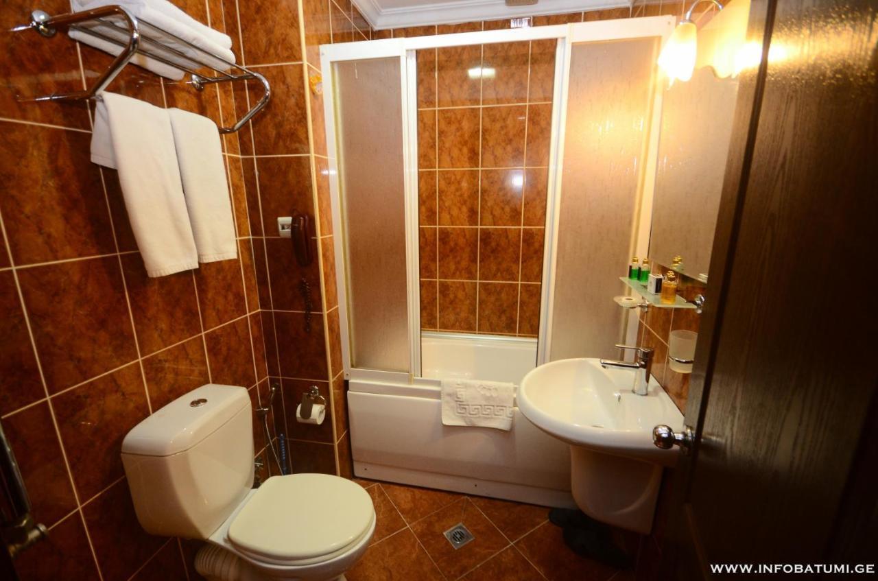 Hotel Istanbul Батуми Экстерьер фото