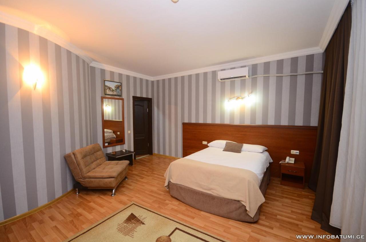 Hotel Istanbul Батуми Экстерьер фото