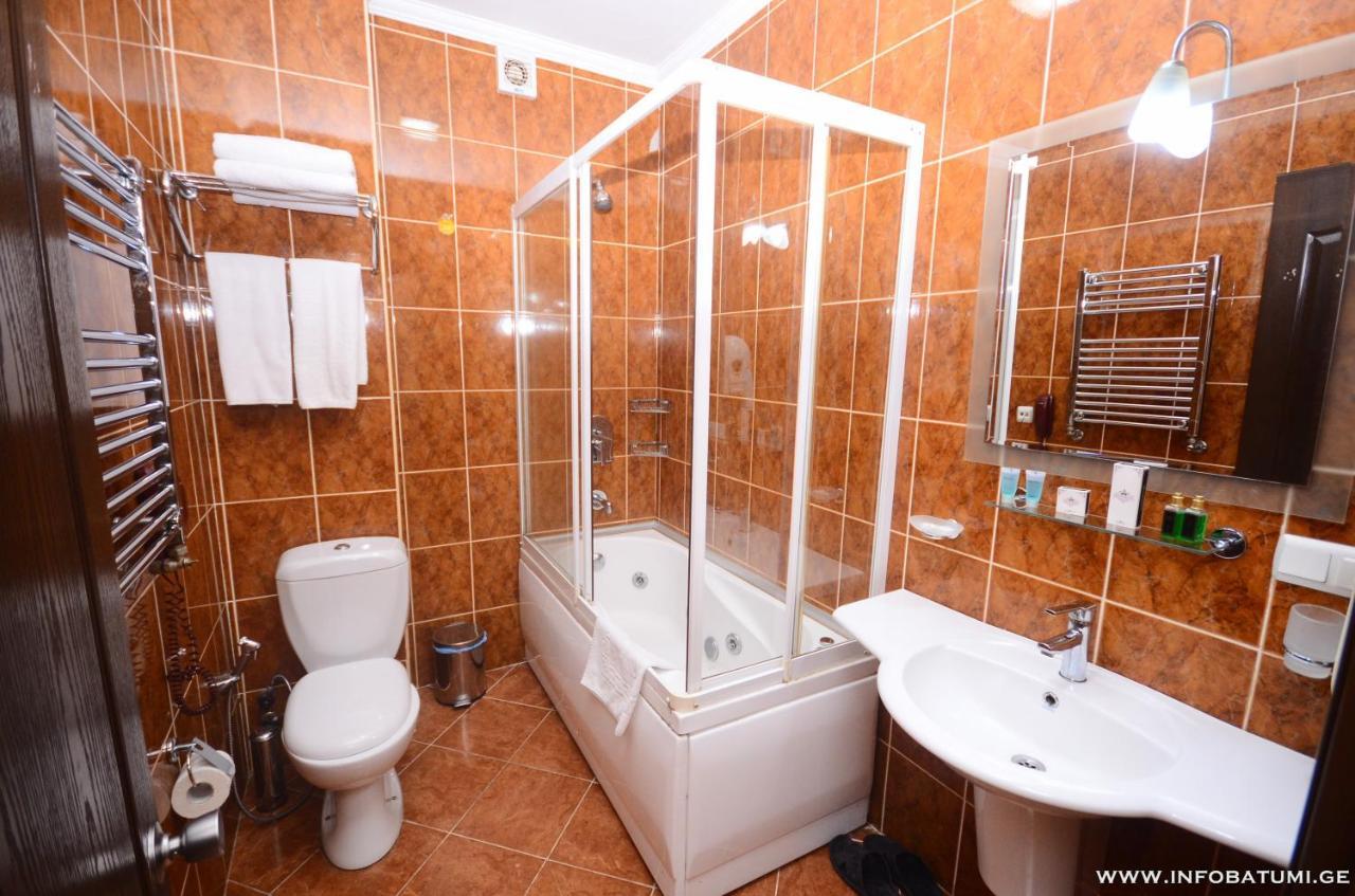 Hotel Istanbul Батуми Экстерьер фото