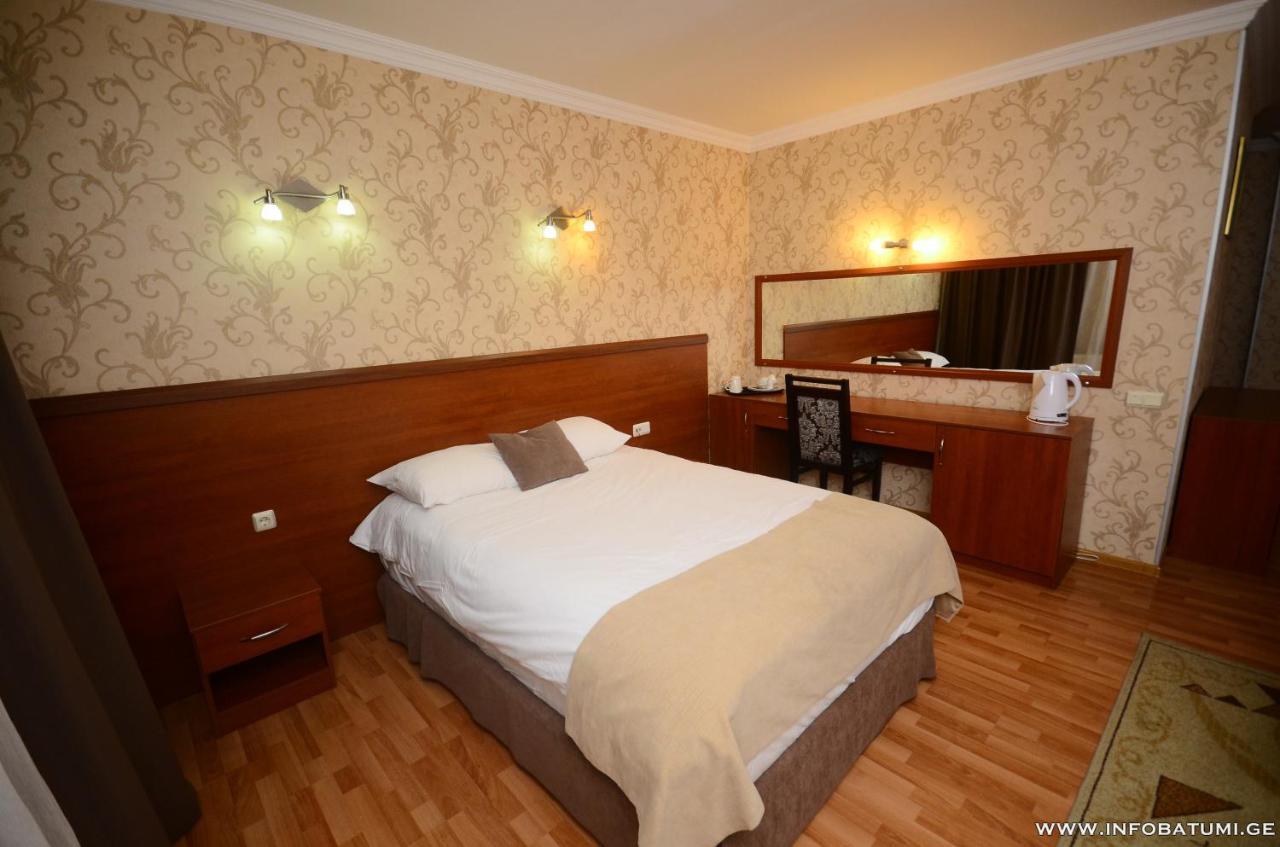 Hotel Istanbul Батуми Экстерьер фото